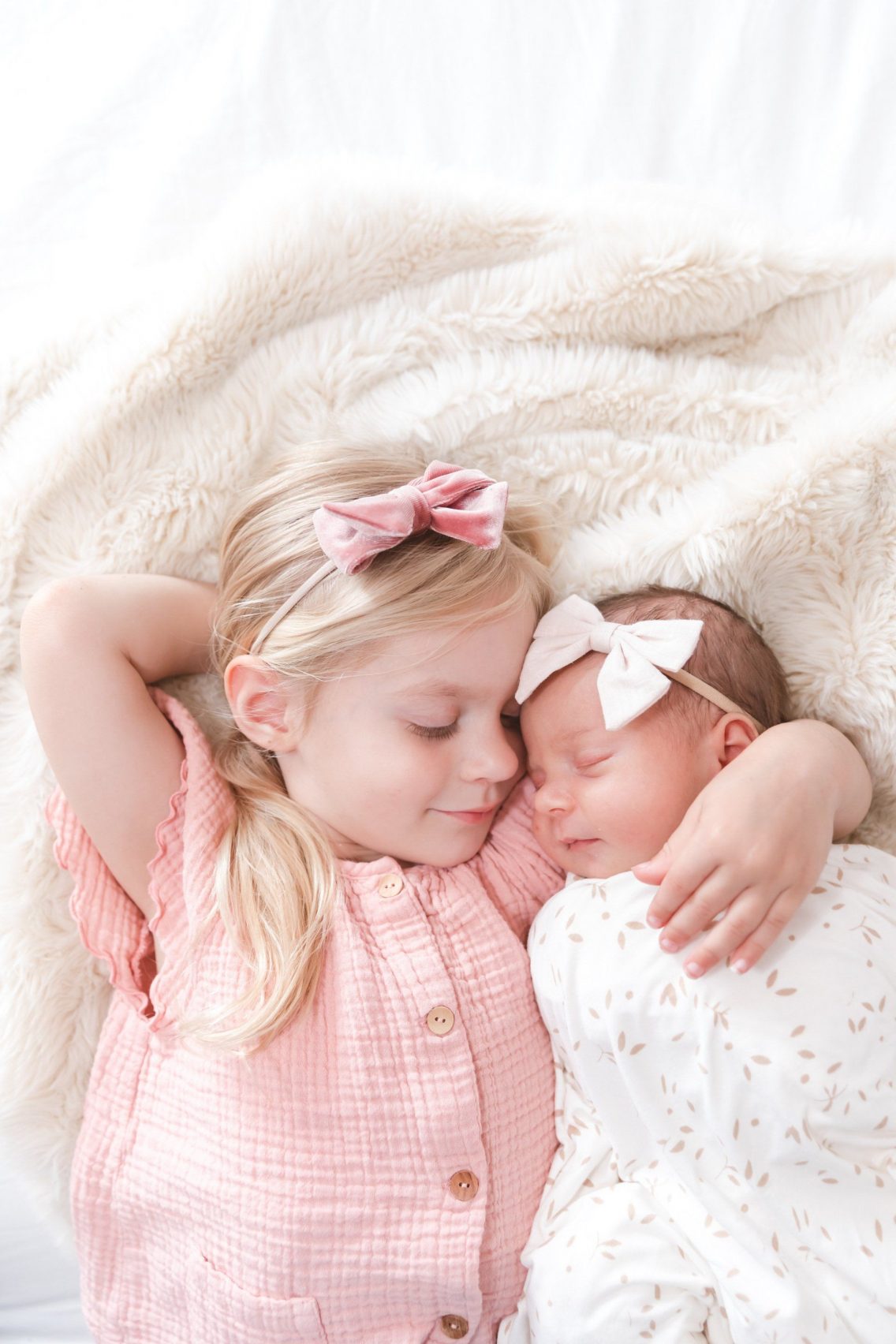 5 great tips for helping older siblings adjust to a new baby